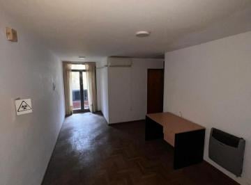 Departamento · 38m² · 2 Ambientes · Departamento Céntrico en Alquiler – Excelente Ubicación - un Dormitorio con Balcón