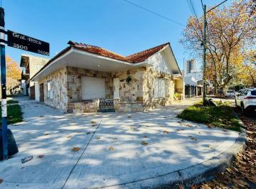 Casa · 121m² · 4 Ambientes · 2 Cocheras · Casa en Calle España Al 3300