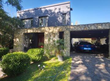 Casa · 250m² · 5 Ambientes · 1 Cochera · Casa en Venta en San Isidro Labrador