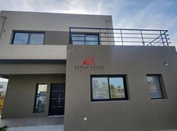 Casa · 174m² · 5 Ambientes · 1 Cochera · Casa en Venta en Santo Tomas, Pilar, G. B. a. Zona Norte