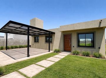 Casa · 110m² · 5 Ambientes · 1 Cochera · Se Vende - Casa - 3 Dorm. - Docta Av