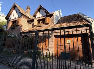 Casa · 405m² · 6 Ambientes · 4 Cocheras · Venta Casa 6 Amb. en Haedo Sobre Boulevard con Piscina Climatizada