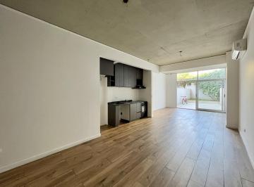 Oficina comercial · 54m² · 1 Ambiente · Oficina en Planta Baja con Gran Patio con Jardín. Saavedra.