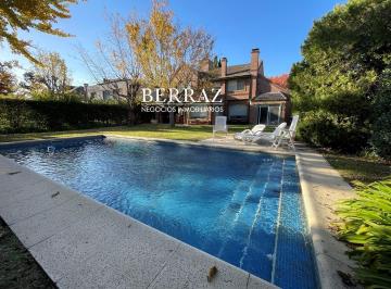 Casa · 246m² · 6 Ambientes · 3 Cocheras · Casa Venta 4 Dorm. Barrio La Delfina Lote de 715 m² Pilar, Zona Norte