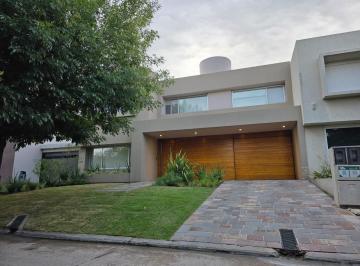 Casa · 271m² · 3 Dormitorios · 2 Cocheras · Venta - Altos de Manantiales - Exclusiva Casa 3 Dorm. 3 Baños