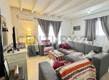 Casa · 107m² · 4 Ambientes · 1 Cochera · Venta de Casa