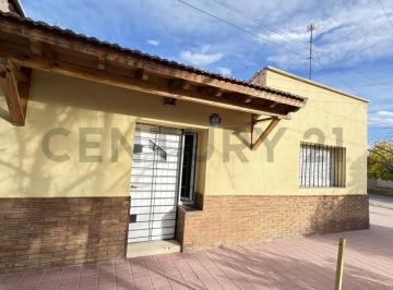 Casa · 215m² · 5 Ambientes · Venta de Casa y Departamento o Negocio Comercial