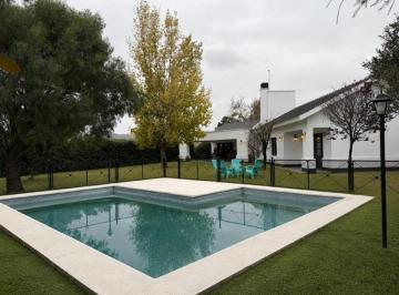 Casa · 359m² · 4 Ambientes · 4 Cocheras · Green Ville Casa en Venta Planta Baja Jardin Verde Pileta