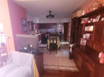 Casa · 140m² · 3 Ambientes · 3 Cocheras · Casa en Barrio Guadalupe