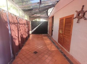 Casa · 140m² · 3 Ambientes · 3 Cocheras · Casa en Barrio Guadalupe