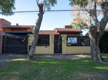 Casa · 110m² · 4 Ambientes · Casa en Venta de Tres Dorm. - Gonnet