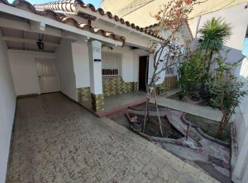 Casa · 100m² · 4 Ambientes · 1 Cochera · Casa T/chalet de 3 Dorm. Cochera, Patio, Quincho
