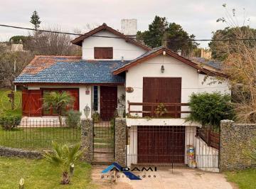 Casa · 145m² · 4 Ambientes · 2 Cocheras · Chalet de 4 Ambientes en Barrio Norte - Villa Gesell