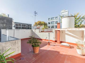 Casa · 112m² · 5 Ambientes · 1 Cochera · Oportunidad Única 5 Amb y Oficina. 2 Baños, Garaje, 2 Patios, Lavadero y Terraza.