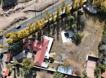 Casa · 416m² · 8 Ambientes · 4 Cocheras · Importante Esquina en Chacras de Coria 4691 m²