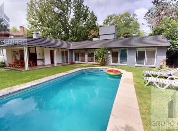Pileta · Venta Casa 5 Ambientes con Pileta en San Carlos Country Club