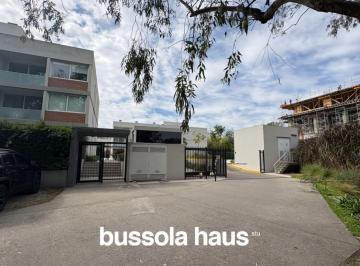 Departamento · 57m² · 2 Ambientes · 1 Cochera · Departamento de Dos Ambientes con Jardín en Villa Los Remeros