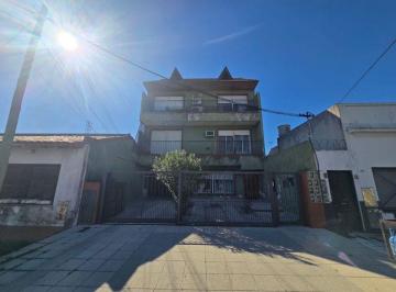 Departamento de 5 ambientes, Avellaneda · Amplio Departamento Tipo Duplex en Venta - Muy Luminoso y con Bajas Expensas