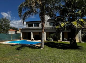 Casa · 315ha · 6 Ambientes · 3 Cocheras · 3 Hab/3 Baños/piscina/triple Cochera