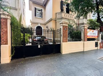 Casa · 260m² · 6 Ambientes · 3 Cocheras · Venta de Casa Lote Propio de 6 Ambientes con Cochera, Patio, Parrilla y Terraza en Caballito