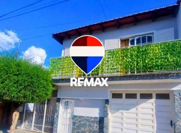 Casa · 245m² · 6 Ambientes · 1 Cochera · Casa en Venta en Macrocentro Zona Plaza Alvarado