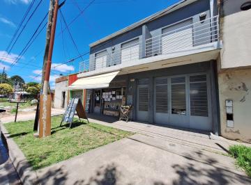 Local comercial · 94m² · 1 Ambiente · 3 Cocheras · Local con Jardin en Venta en 132 E/ 44 y 45