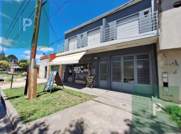 Local comercial · 94m² · 1 Ambiente · 3 Cocheras · Local con Jardin en Venta en 132 E/ 44 y 45