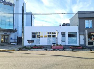 Local comercial · 182m² · 6 Ambientes · 3 Locales Comerciales + Casa en Venta