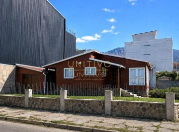 Casa · 90m² · 3 Dormitorios · 1 Cochera · Casa en Ushuaia