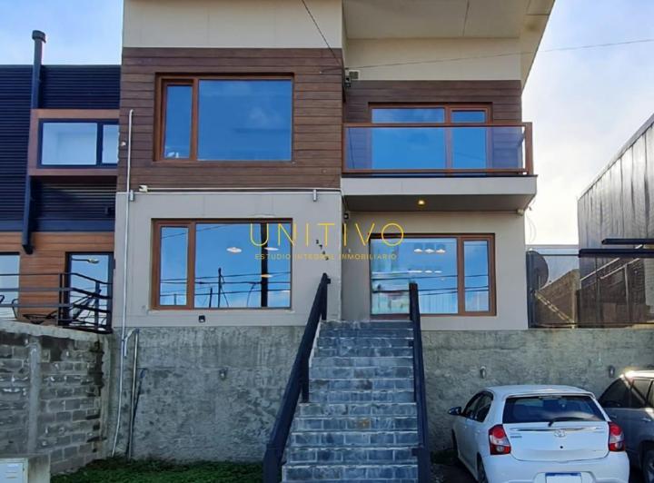 Casa · 258m² · 7 Ambientes · 2 Cocheras