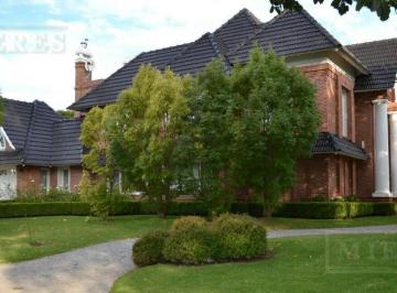 Casa · 300m² · 4 Ambientes · 2 Cocheras · Casa en Venta Sobre Lote Interno en La Celina, Ingeniero Maschwitz