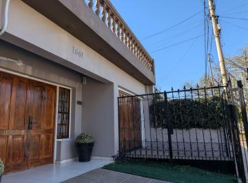 Casa de 7 ambientes, Córdoba · Casa Barrio Juniors en Venta 3 Dorm.