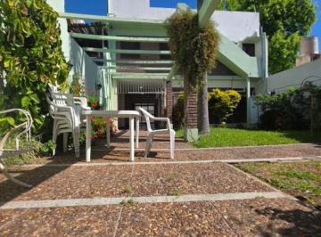 Casa de 5 ambientes, Ciudad de Santa Fe · Gran Casa en J. P. Lopez, 3 Dorm, 2 Baños, Quincho, Living Comedor.