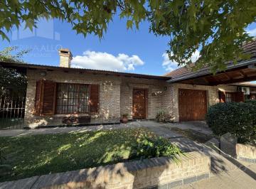 Casa · 200m² · 5 Ambientes · 1 Cochera · Casa 5 Ambientes en Venta en Castelar Norte