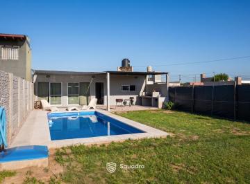 Casa · 54m² · 1 Ambiente · Venta | Permuta - Casa Tipo Loft con Piscina y Parque - Lomas de Alicia, Granadero Baigorria.