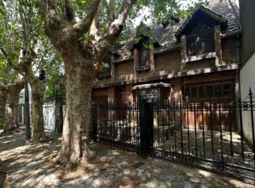 Casa de 5 ambientes, Morón · Chalet en Venta | Villa Sarmiento