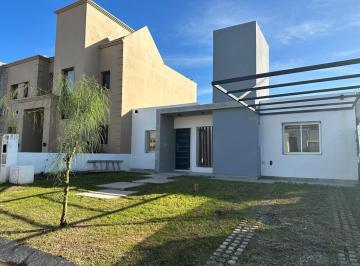 Casa · 120m² · 4 Ambientes · 1 Cochera · Casa en Alquiler en Docta