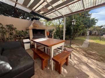 Casa · 156m² · 5 Ambientes · 1 Cochera · Apto Crédito! Es La Oportunidad!