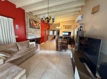 Casa · 137m² · 4 Ambientes · 2 Cocheras · Casa en Alquiler en La Candelaria, Escobar, G. B. a. Zona Norte