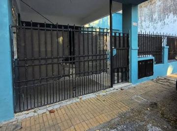 Casa de 3 ambientes, Quilmes · Casa con 80 m² Totales y 2 Dorm. en Alquiler