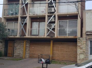 Departamento de 1 ambiente, Lomas de Zamora · Monoambiente con Cochera Al Frente con Balcon. a m de Av.
