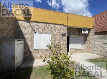 Casa · 141m² · 3 Ambientes · Casa Dos Dorm. Muy Bues Estado en Villa Elisa