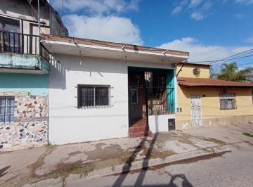 Casa · 75m² · 3 Ambientes · 1 Cochera · Venta Casa 3 Ambientes Barrio Vicente Lopez