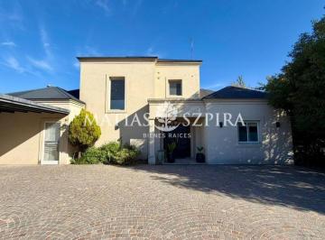 Casa · 243m² · 5 Ambientes · 2 Cocheras · Casa en Venta Haras San Pablo