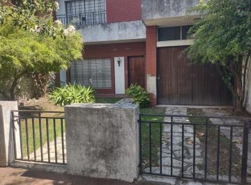 Casa · 326m² · 5 Ambientes · 1 Cochera · Venta Casa Haedo 5 Ambientes