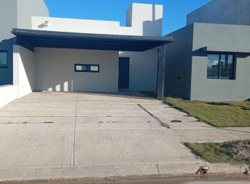 Casa · 360m² · 5 Ambientes · 2 Cocheras · Venta Casa 3 Dorm en Nobu Town