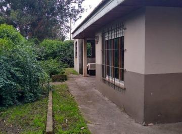 Casa · 118m² · 3 Ambientes · 1 Cochera · Venta Casa 3 Amb. con Parque de 3.000 m² y Quincho