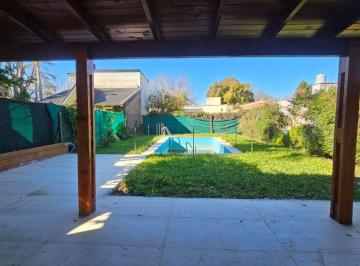 Casa de 4 ambientes, Funes · Casa con Jardín y Pileta en Funes