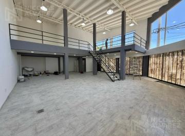 Local comercial · 190m² · Espectacular Local de 2 Pisos en Alquiler! - Villa Luzuriaga