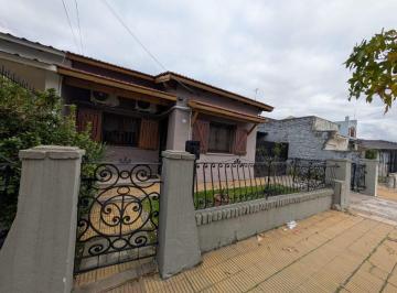 Casa de 4 ambientes, Quilmes · Quilmes Av Rep de Francia 2844 Amplio Chalet en Barrio Amancay Apto Credito Bancario